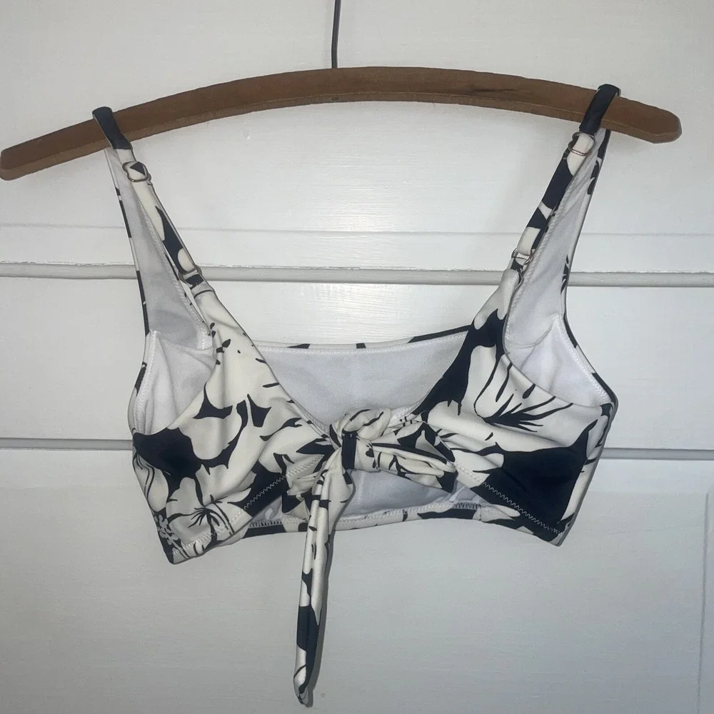 Two Piece Bathing Suit Bikini Cheeky Bottoms Hawaiian Floral‎ Dark Blue White